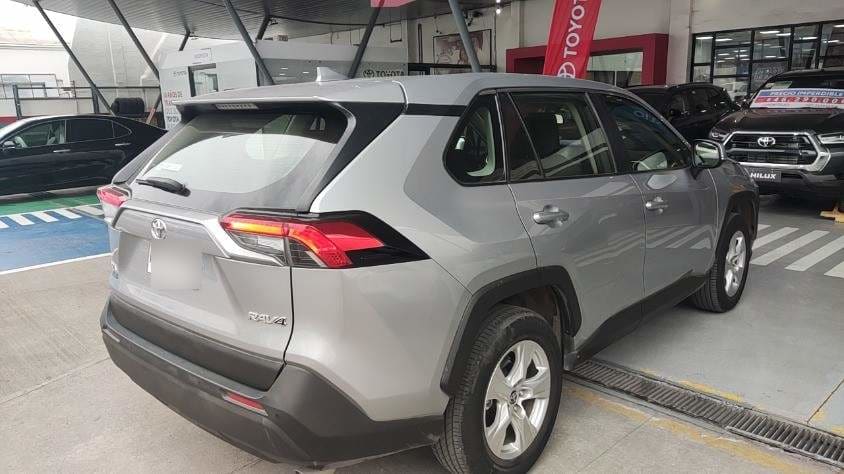 Toyota Rav 4 2.0 Le 4x2 Mt 5p año 2021