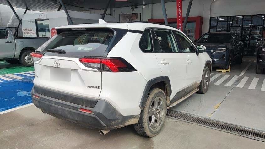 Toyota Rav 4 2.0 Le 4x2 Mt 5p año 2022