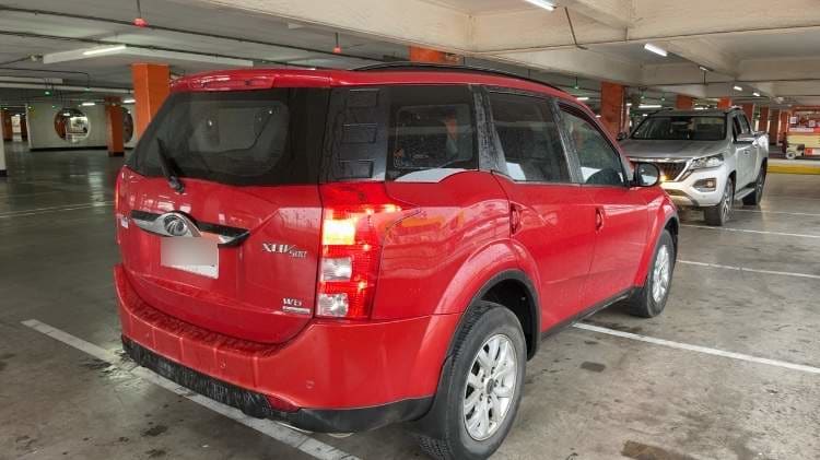 Mahindra Xuv 500 2.2 Fl Base 4x2 Gas At 5p año 2019