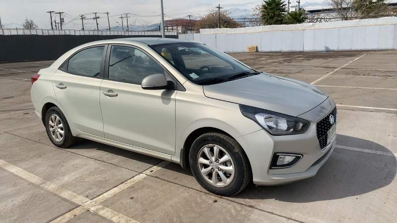 Hyundai Verna 1.4 Cb Plus 4x2 Mt5 4p año 2022