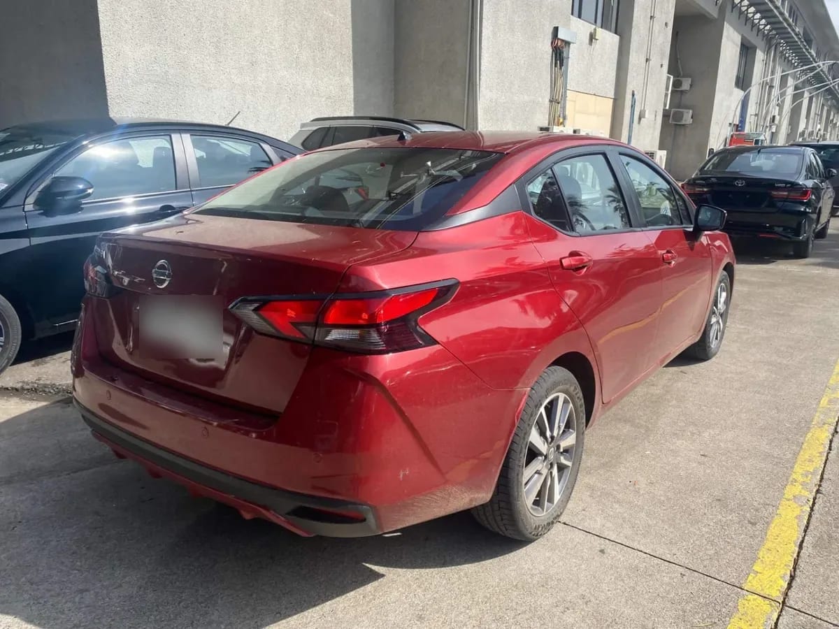 Nissan Versa 1.6 Advance 4x2 Cvt At 4p año 2021