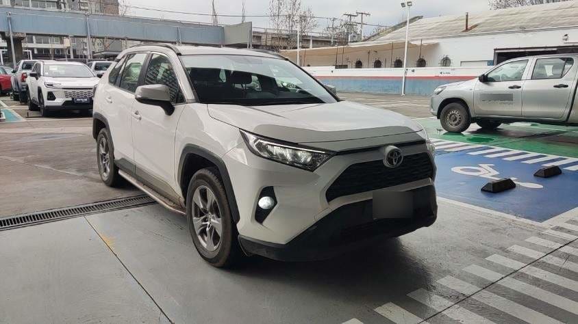 Toyota Rav 4 2.0 Le 4x2 Mt 5p año 2022