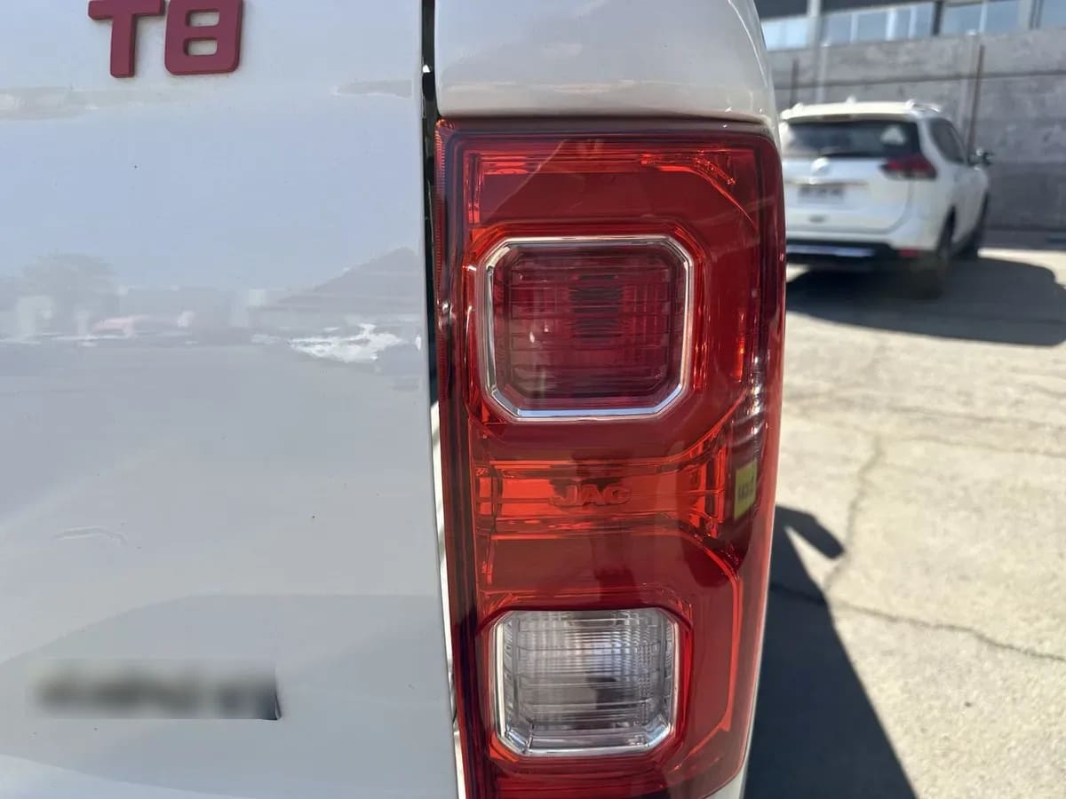 JAC T8 2.0 Comfort 4x2 Diesel Mt 4p año 2022