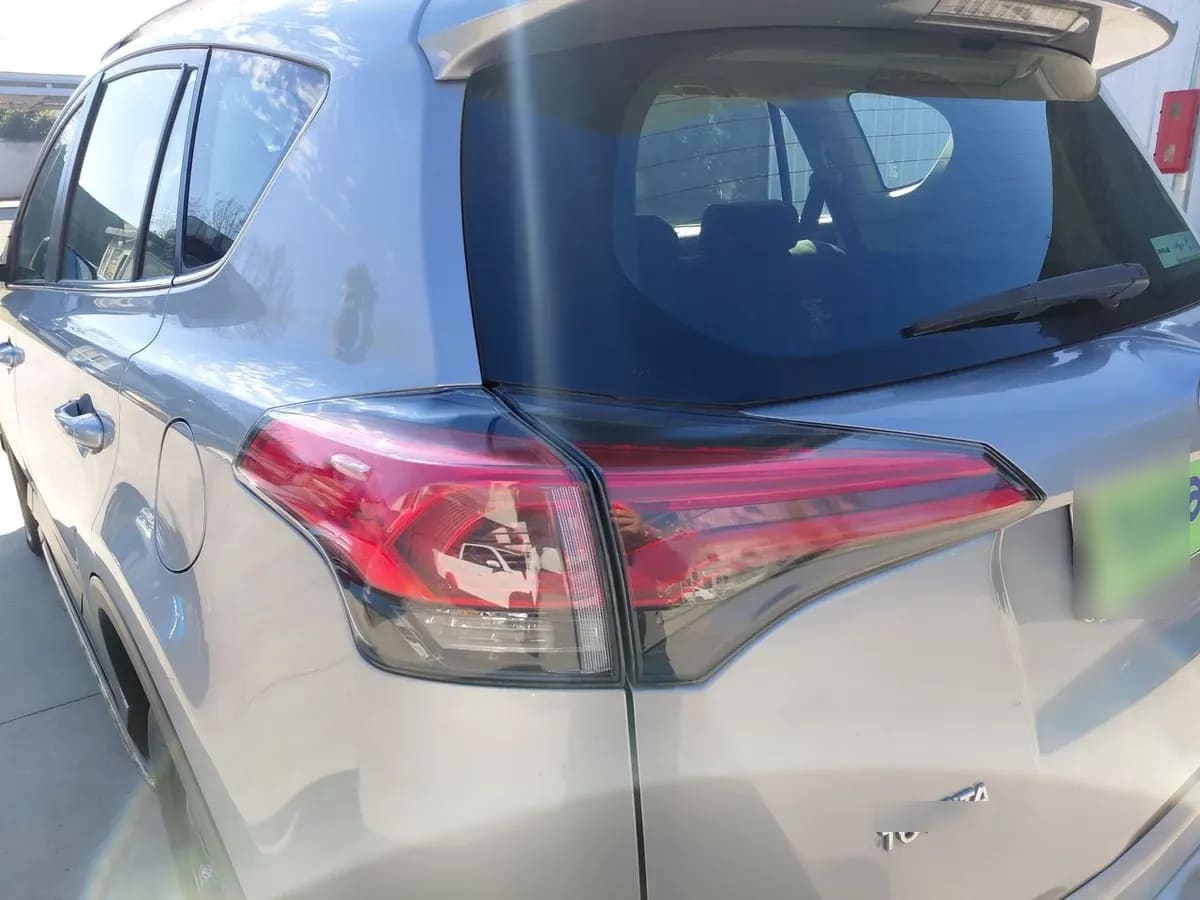 Toyota Rav 4 2.0 Adventure 4x2 Lujo Cvt At 5p año 2019