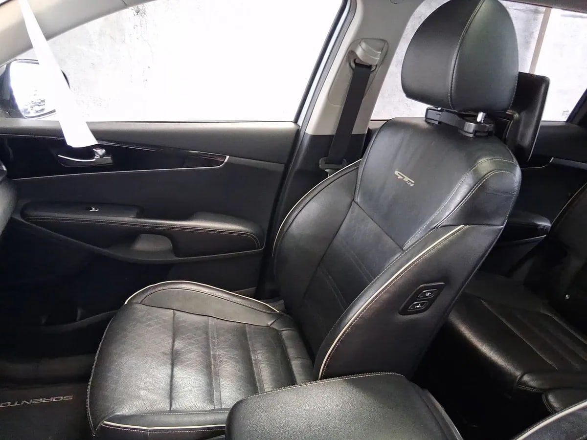 Kia Sorento 2.4 Gtl 2wd Special Pack At6 5p año 2021