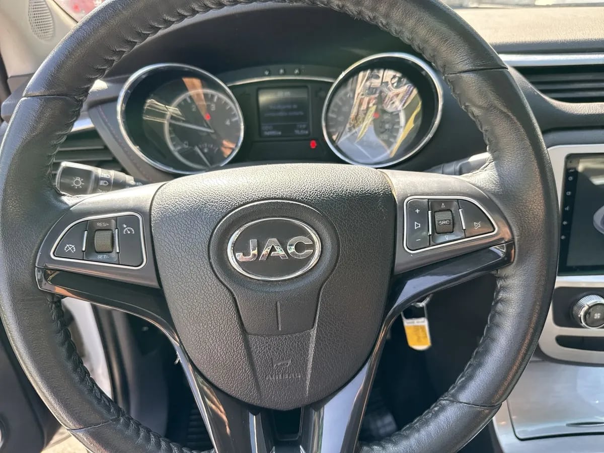 JAC T8 2.0 Comfort 4x2 Diesel Mt 4p año 2022