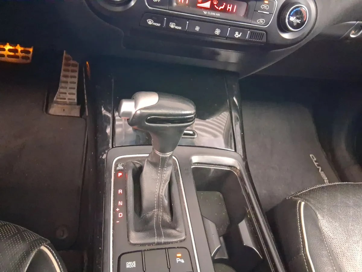 Kia Sorento 2.4 Gtl 2wd Special Pack At6 5p año 2021