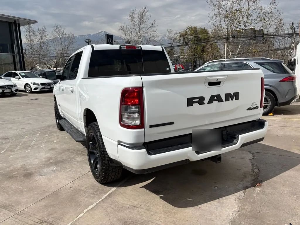 Ram 1500 Big Horn Crew Cab 4x4 3.6 Aut año 2022