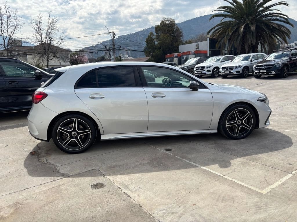 Mercedes-Benz A 200 Look Amg año 2025