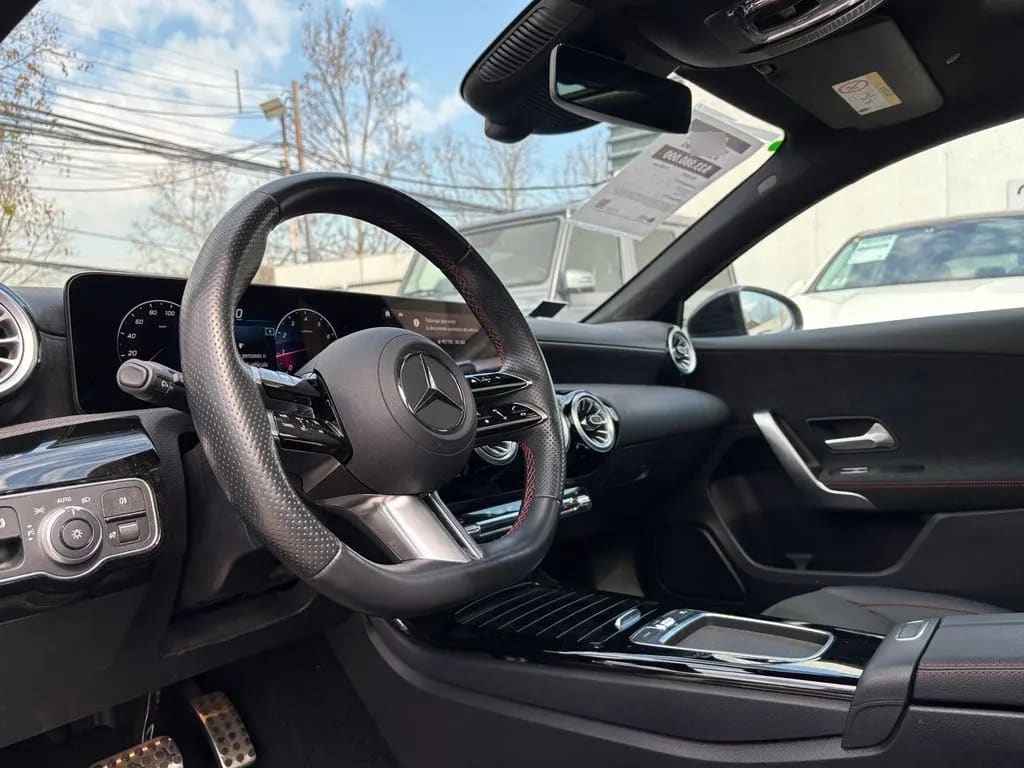 Mercedes-Benz A 200 Look Amg año 2025
