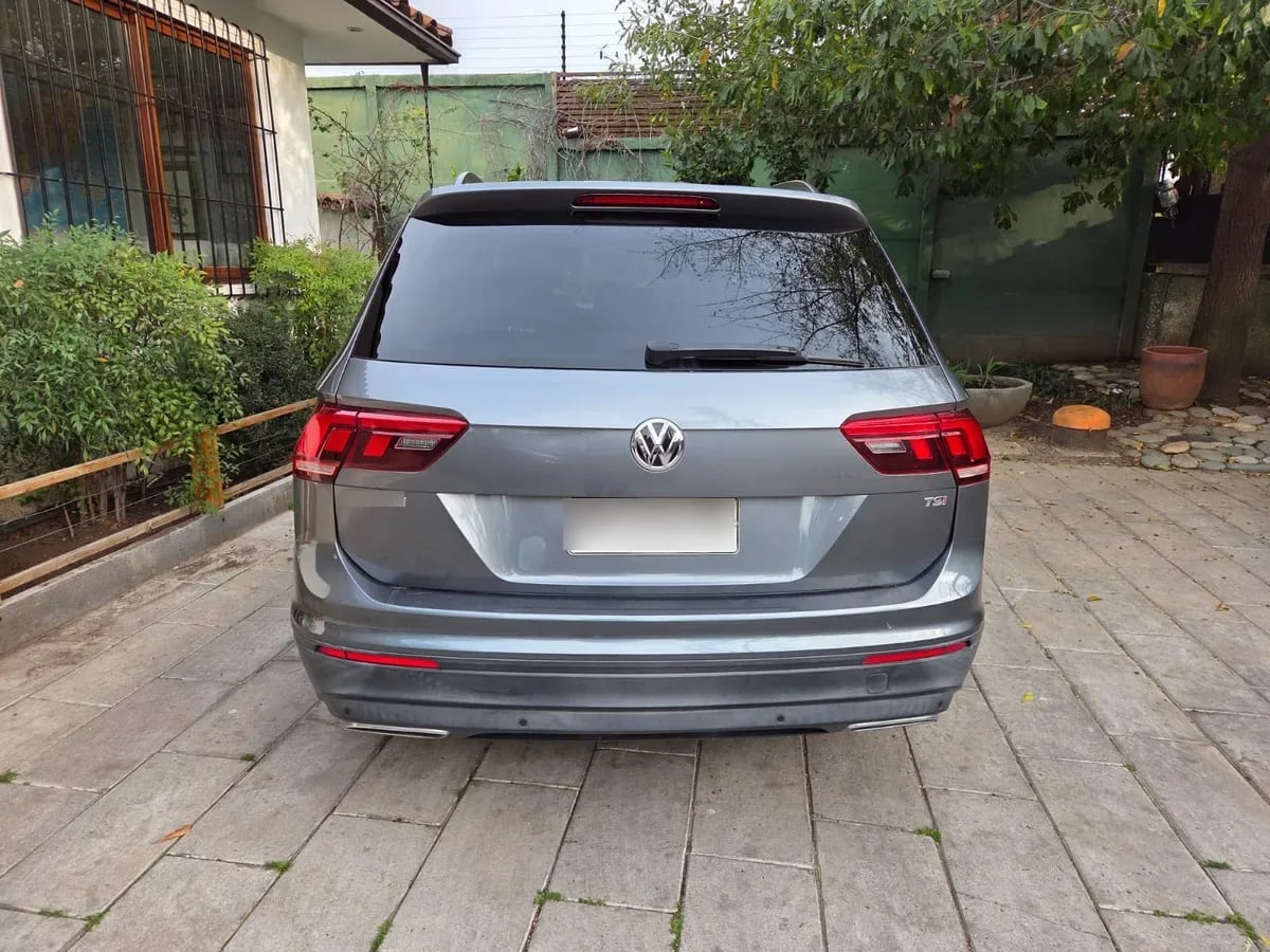 VOLKSWAGEN TIGUAN 1.4 Tsi Trendline 150hp Mt año 2018