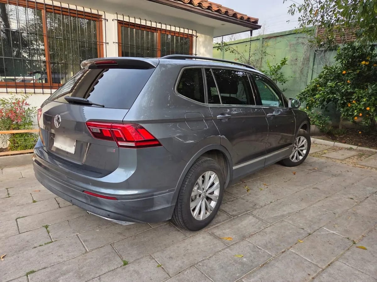 VOLKSWAGEN TIGUAN 1.4 Tsi Trendline 150hp Mt año 2018