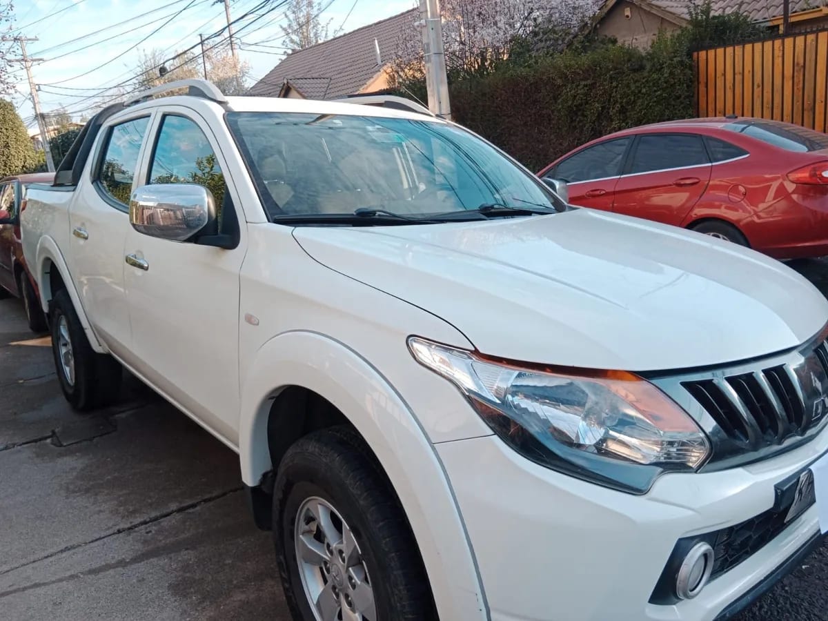 MITSUBISHI L200 2.4 Work Cr Wf Mt 4x2 Diesel año 2018