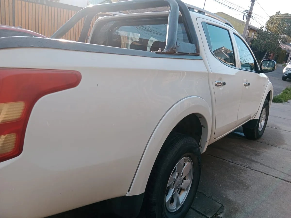 MITSUBISHI L200 2.4 Work Cr Wf Mt 4x2 Diesel año 2018