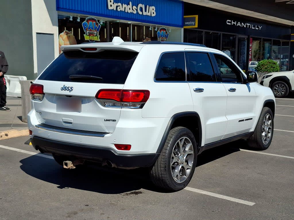 Jeep Grand Cherokee 3.6 Limited 4x4 At 5p año 2022