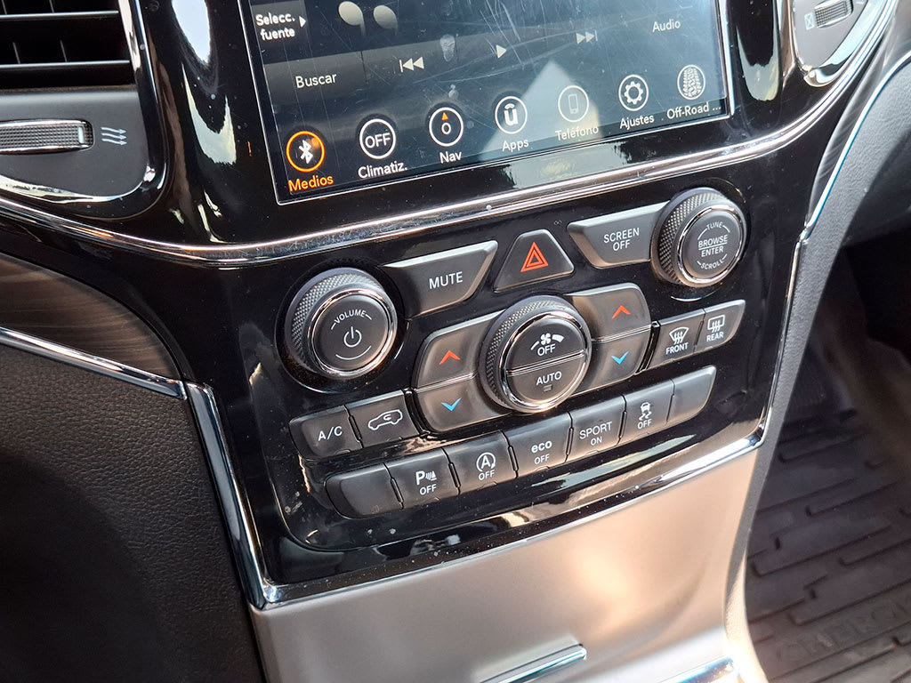 Jeep Grand Cherokee 3.6 Limited 4x4 At 5p año 2022