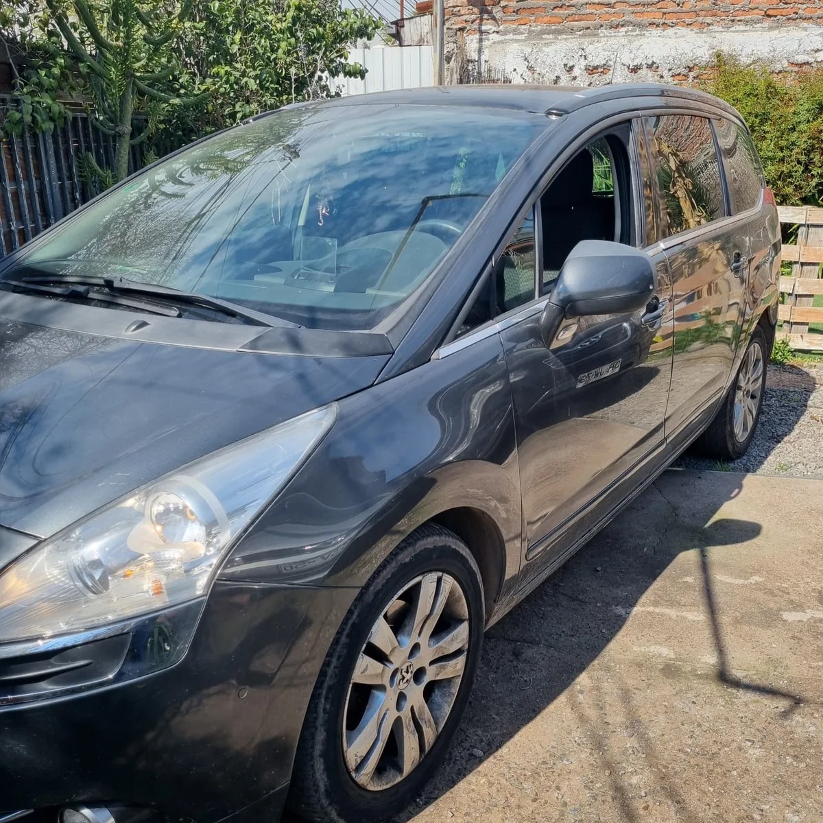 PEUGEOT 5008 2.0 Allure Hdi 165hp Eat6 At Diesel año 2014