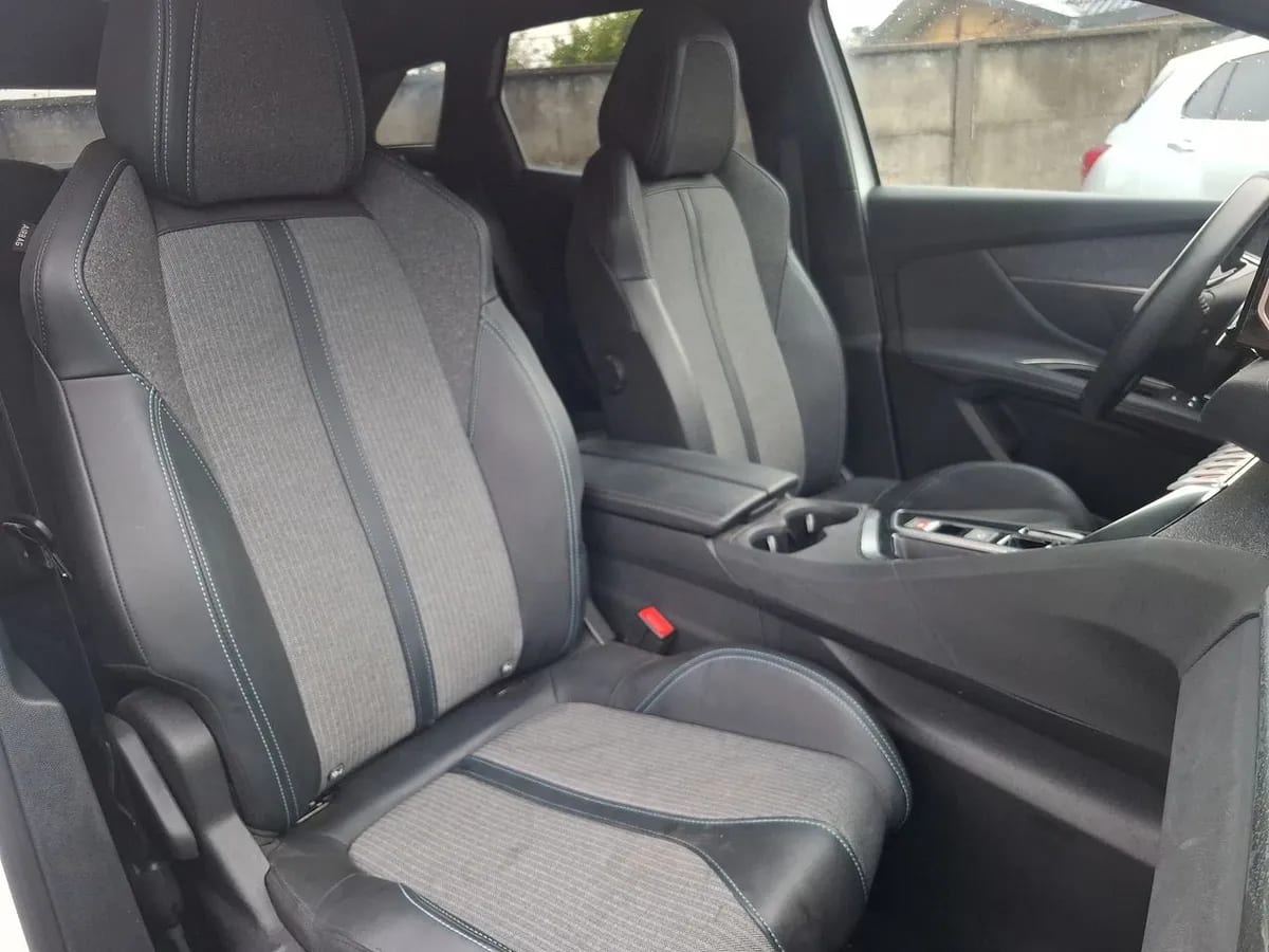 Peugeot 3008 1.5 Allure Pack Bluehdi 130 4x2 Eat8 5p año 2024