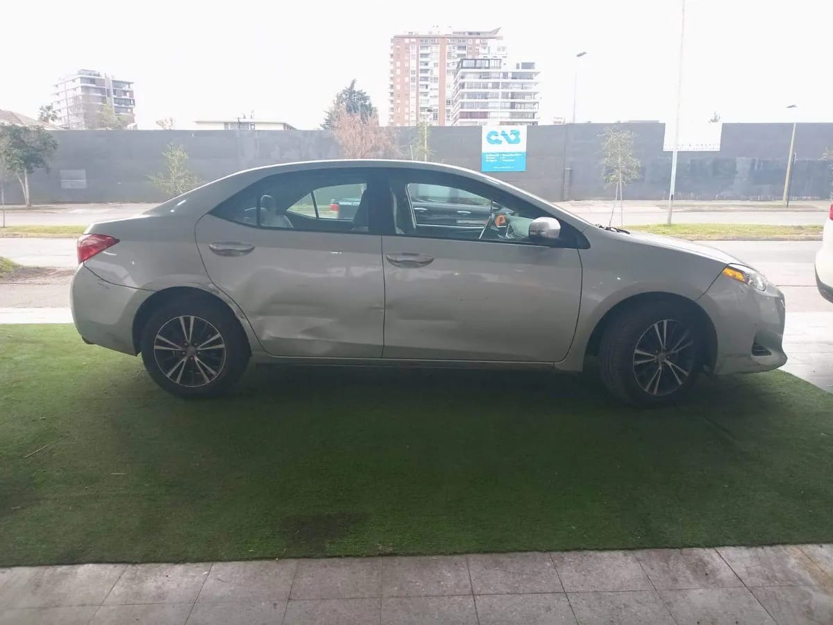 Toyota Corolla 1.8 Gl 4x2 Mt 4p año 2017