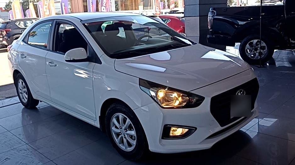 Hyundai Verna 1.4 Cb Plus 4x2 Mt5 4p año 2020