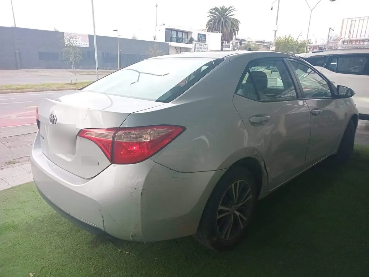 Toyota Corolla 1.8 Gl 4x2 Mt 4p año 2017
