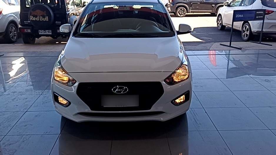 Hyundai Verna 1.4 Cb Plus 4x2 Mt5 4p año 2020
