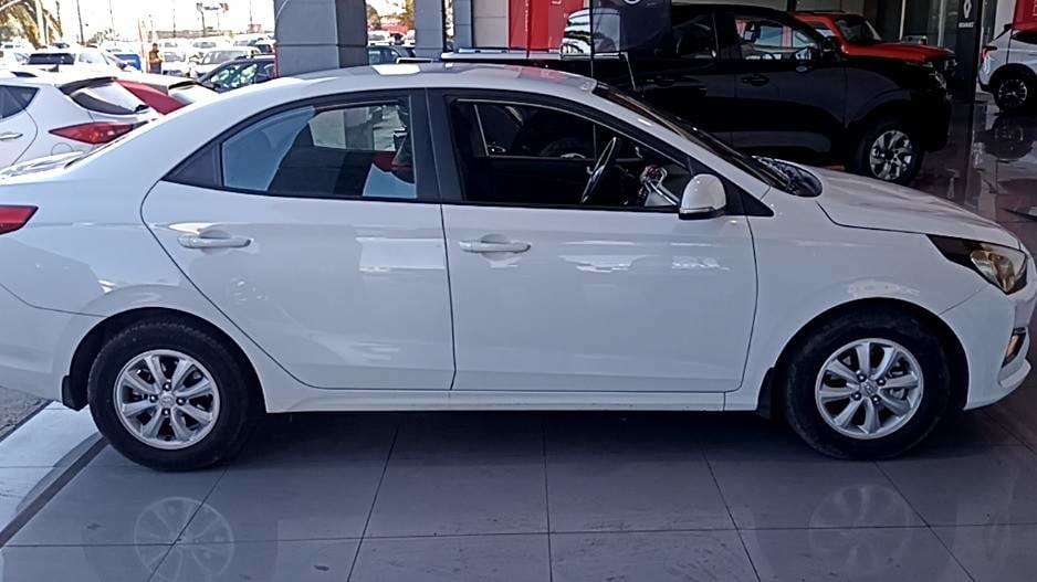 Hyundai Verna 1.4 Cb Plus 4x2 Mt5 4p año 2020