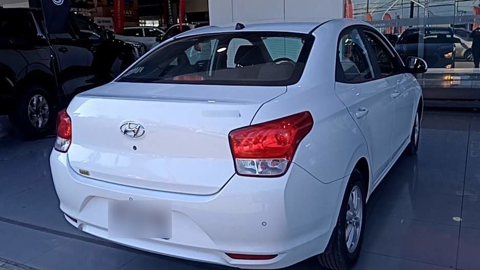 Hyundai Verna 1.4 Cb Plus 4x2 Mt5 4p año 2020