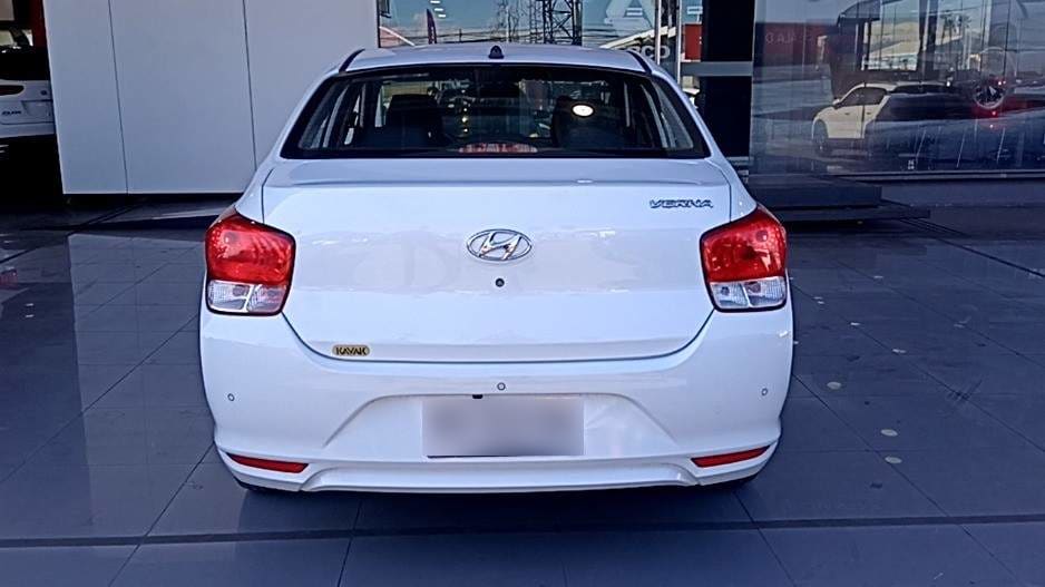 Hyundai Verna 1.4 Cb Plus 4x2 Mt5 4p año 2020