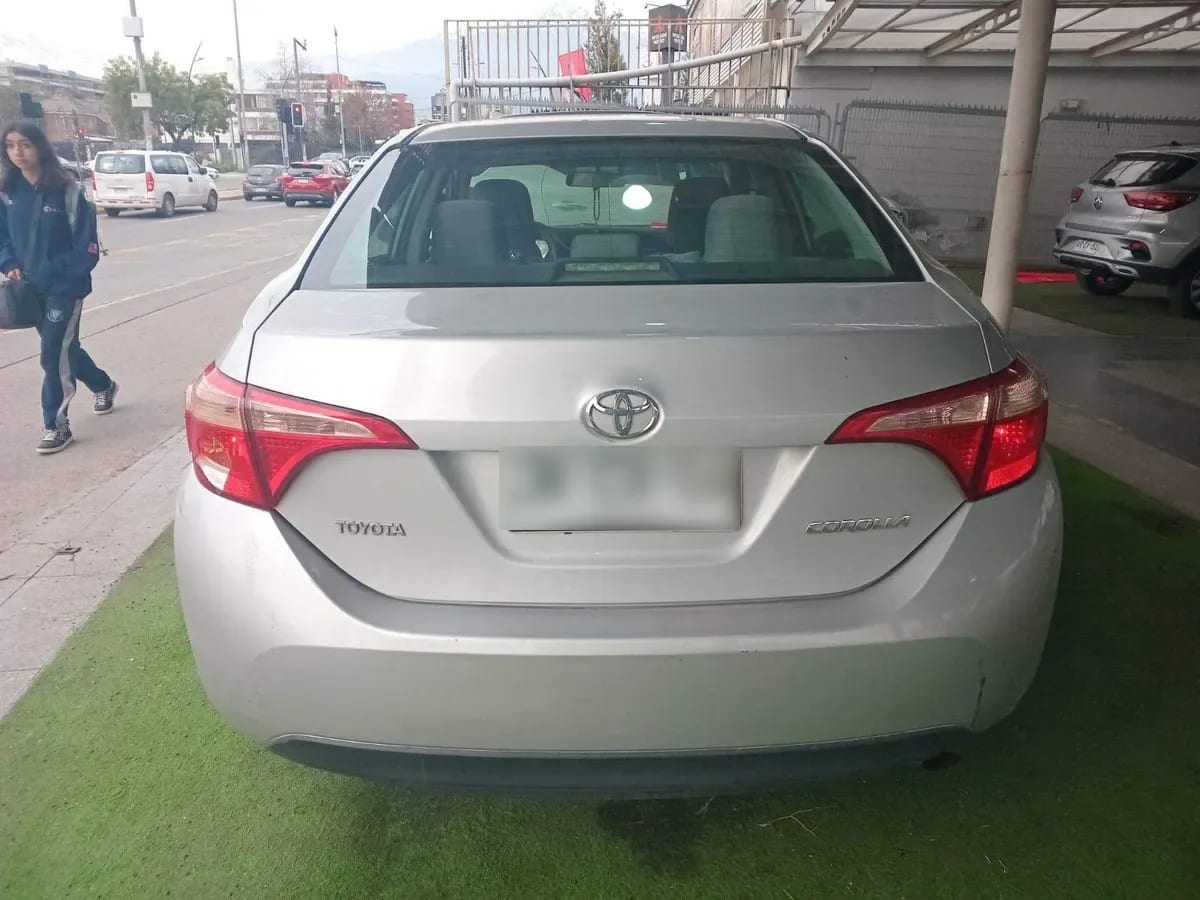 Toyota Corolla 1.8 Gl 4x2 Mt 4p año 2017