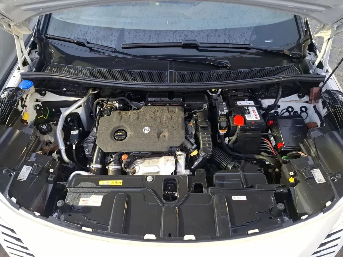 Peugeot 3008 1.5 Allure Pack Bluehdi 130 4x2 Eat8 5p año 2024