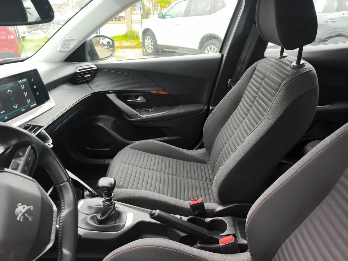 Peugeot 2008 1.2 Active Puretech 4x2 130 Mt 5p año 2021