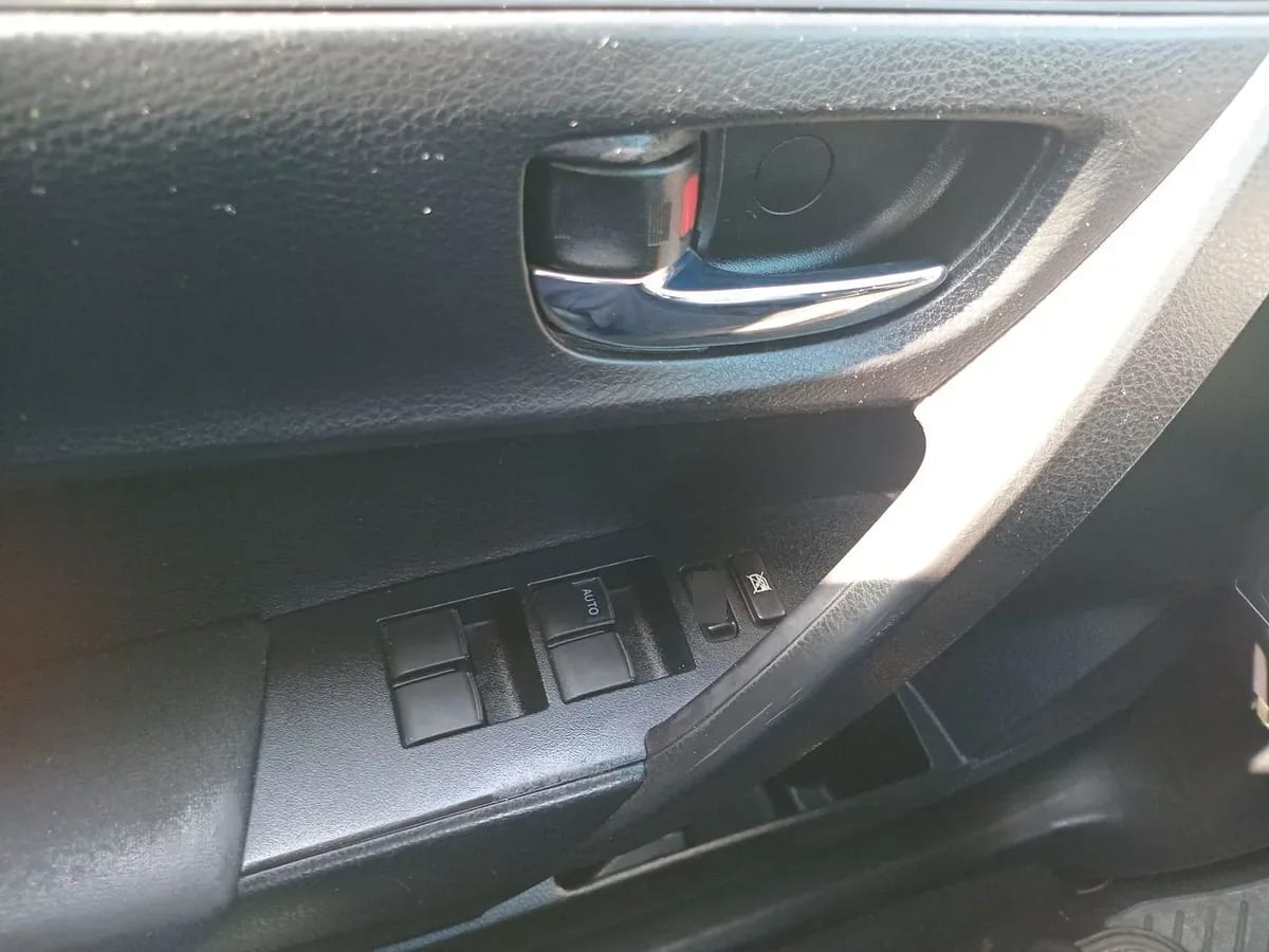 Toyota Corolla 1.8 Lei 4x2 Cvt At 4p año 2017