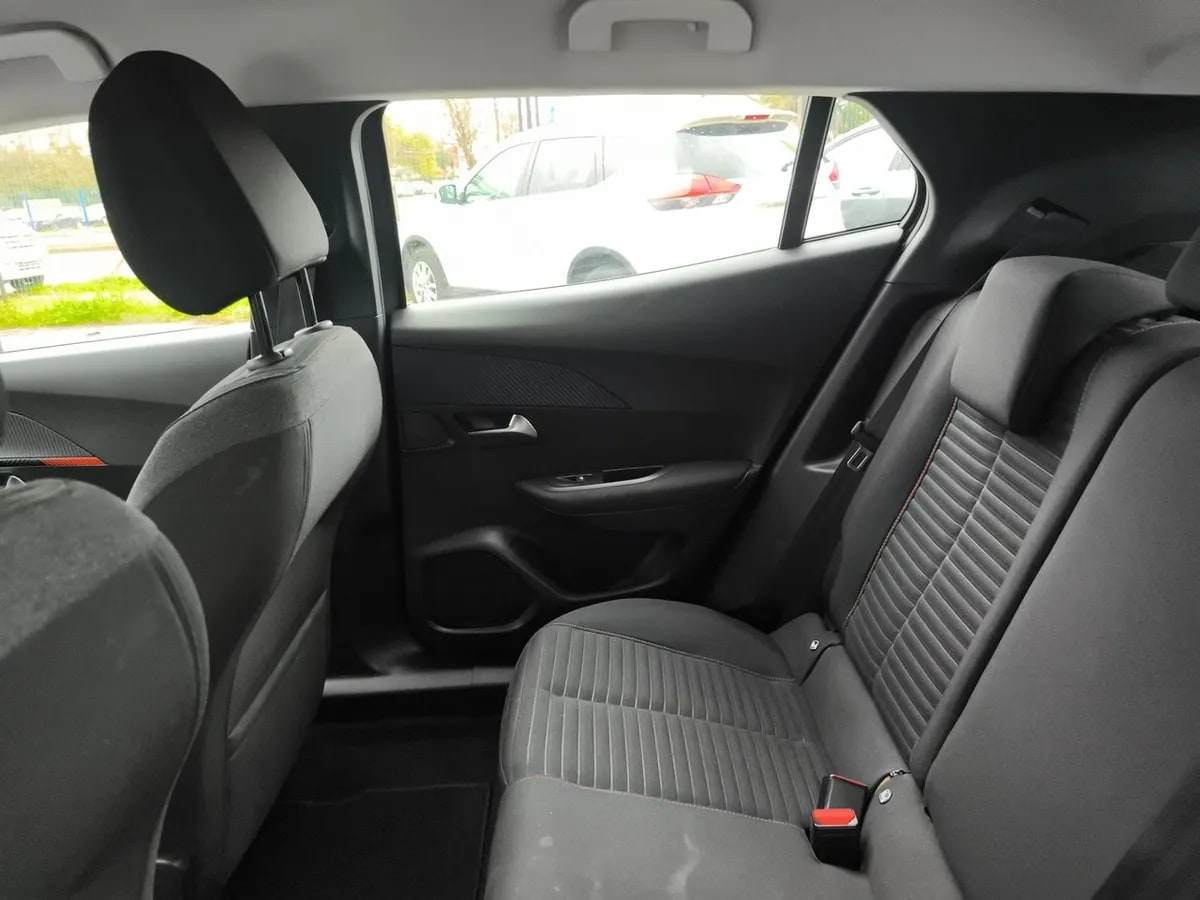 Peugeot 2008 1.2 Active Puretech 4x2 130 Mt 5p año 2021