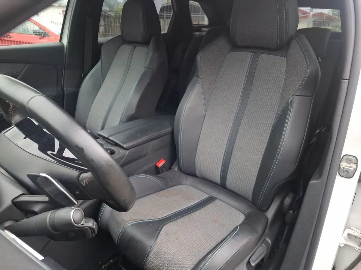 Peugeot 3008 1.5 Allure Pack Bluehdi 130 4x2 Eat8 5p año 2024