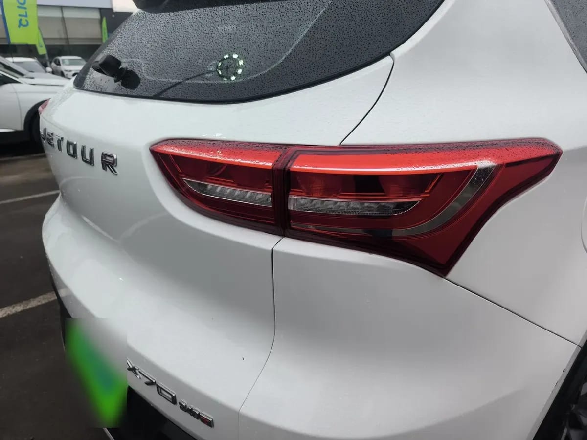 Jetour X70 1.5t Gl 4x2 Mt 5p año 2024