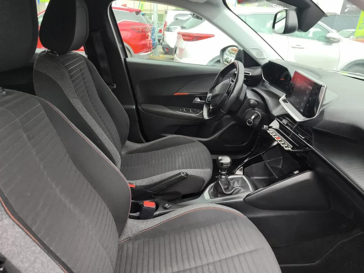 Peugeot 2008 1.2 Active Puretech 4x2 130 Mt 5p año 2021