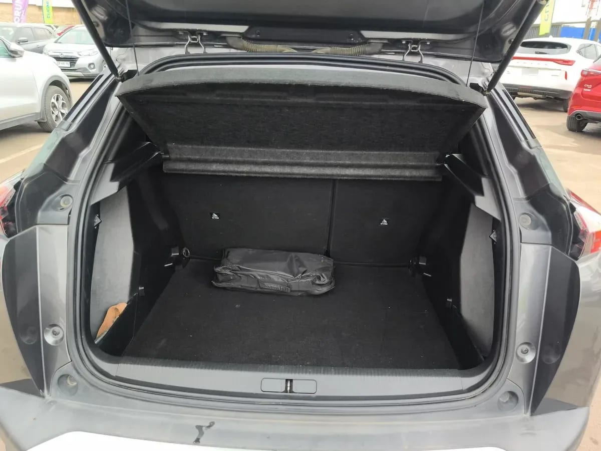 Peugeot 2008 1.2 Active Puretech 4x2 130 Mt 5p año 2021