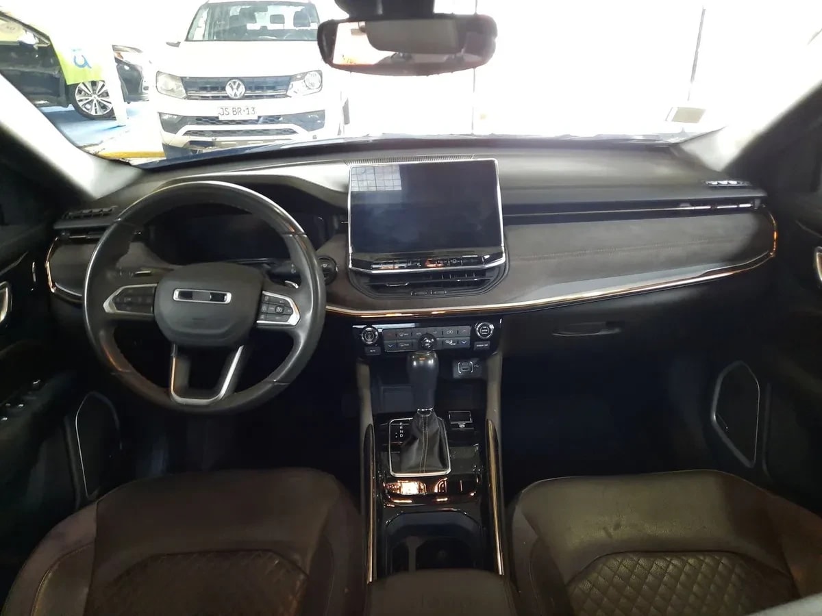 Jeep Commander 1.3t Overland T270 4x2 6at 5p año 2023