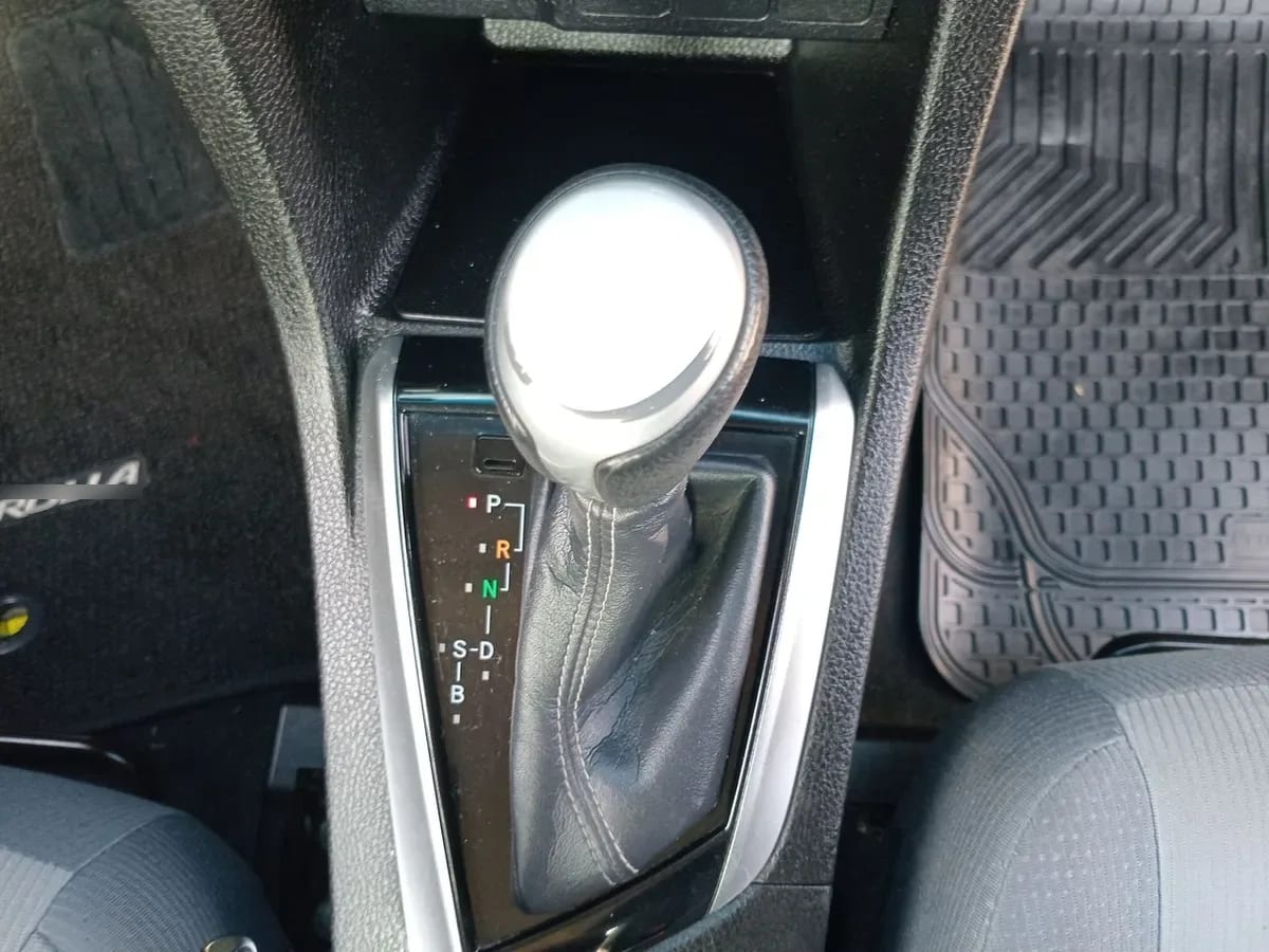 Toyota Corolla 1.8 Lei 4x2 Cvt At 4p año 2017