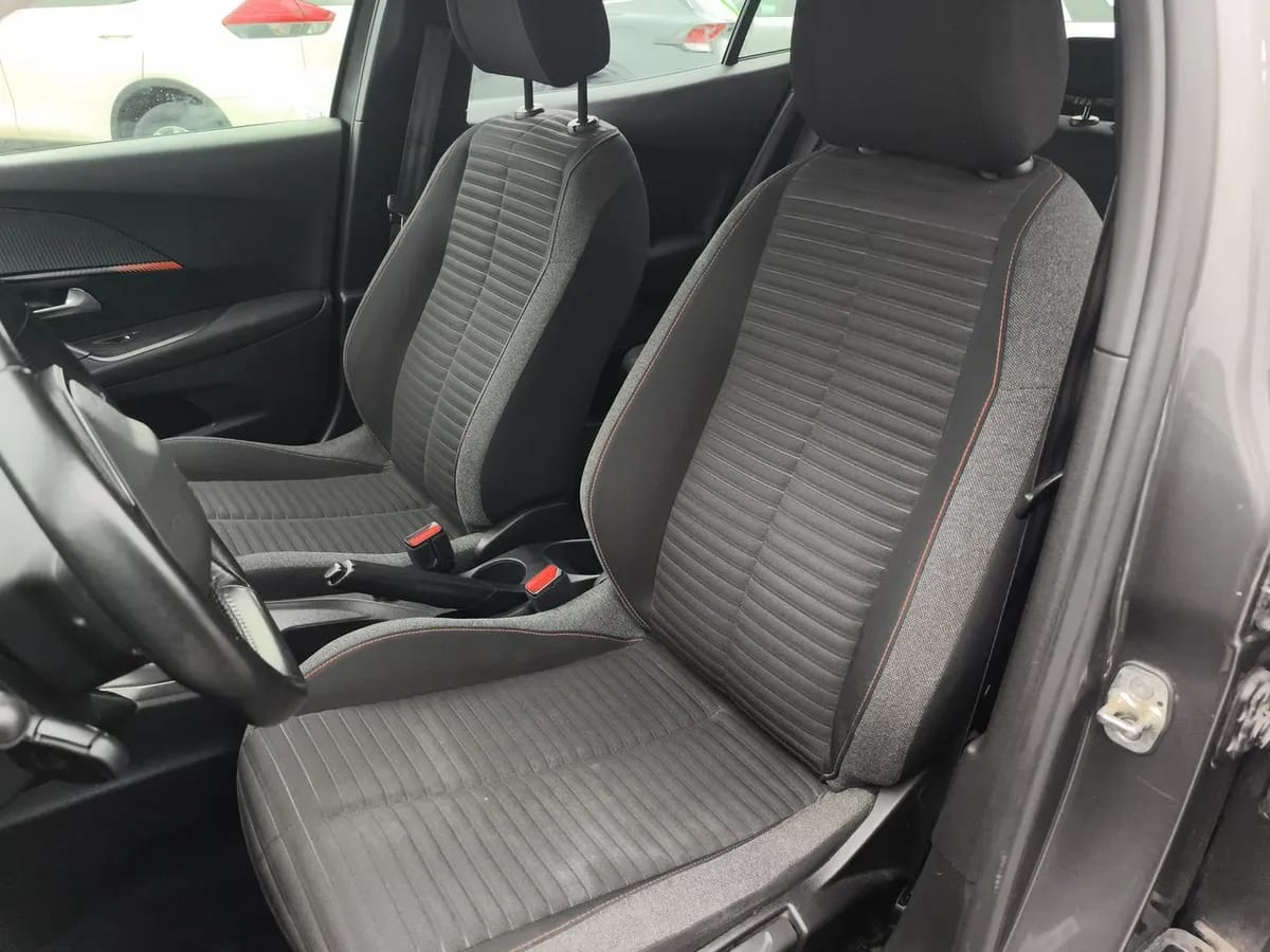 Peugeot 2008 1.2 Active Puretech 4x2 130 Mt 5p año 2021