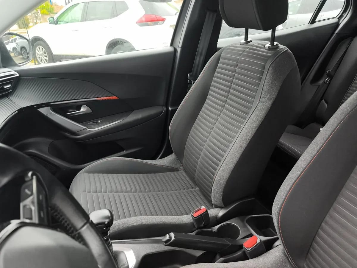 Peugeot 2008 1.2 Active Puretech 4x2 130 Mt 5p año 2021