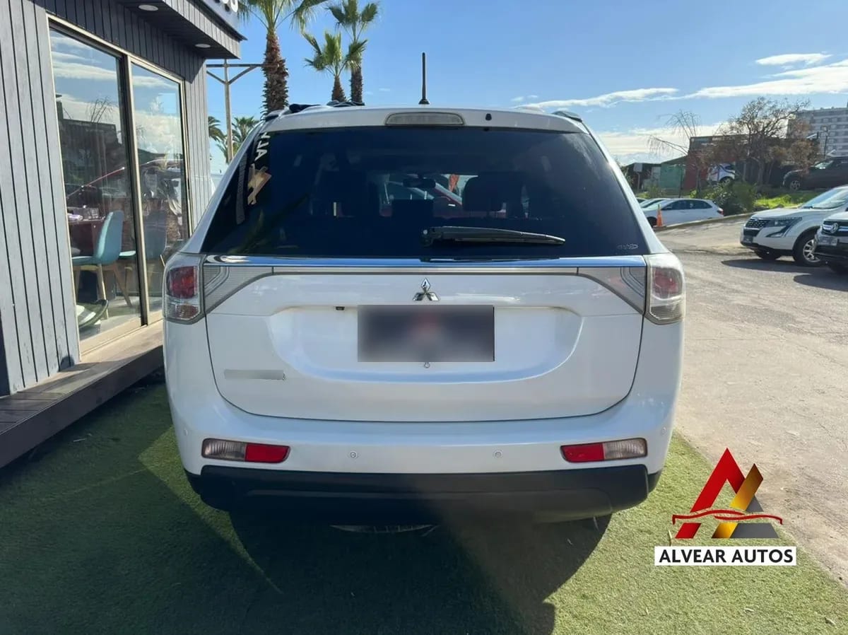 MITSUBISHI OUTLANDER 2.4 Glx At 4x4 año 2014
