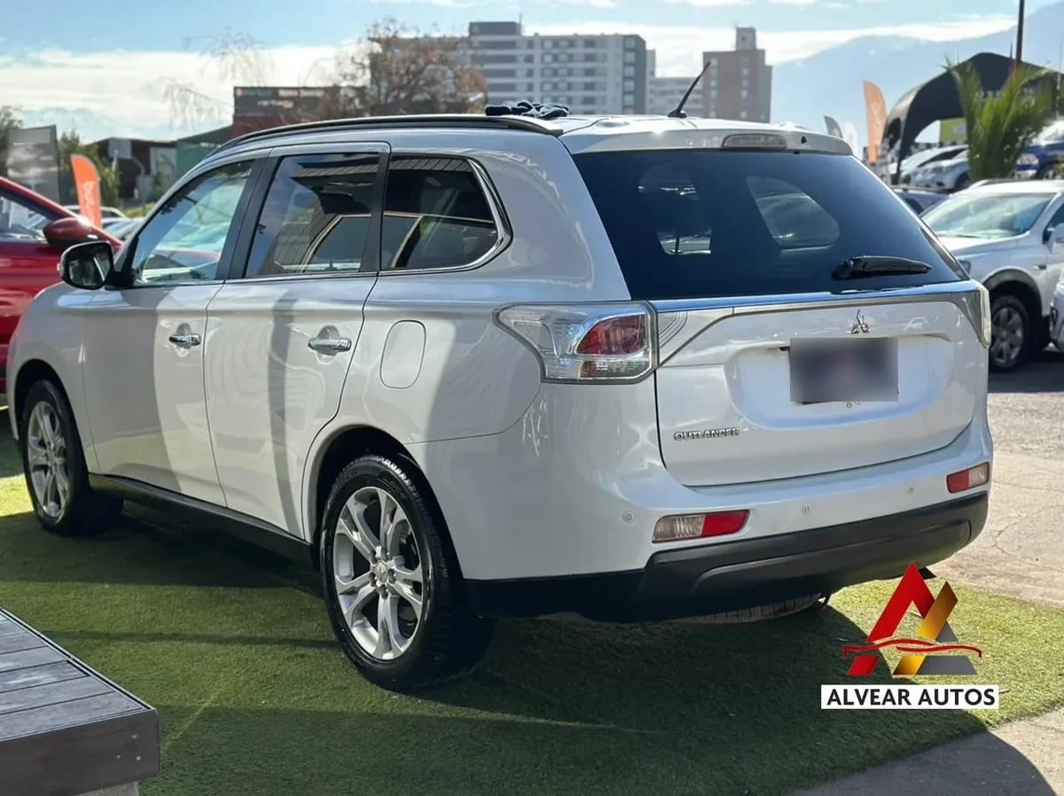 MITSUBISHI OUTLANDER 2.4 Glx At 4x4 año 2014