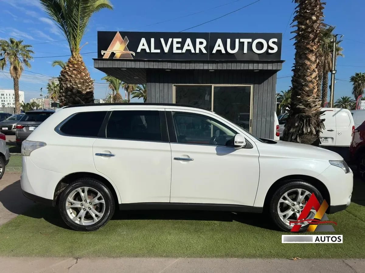 MITSUBISHI OUTLANDER 2.4 Glx At 4x4 año 2014