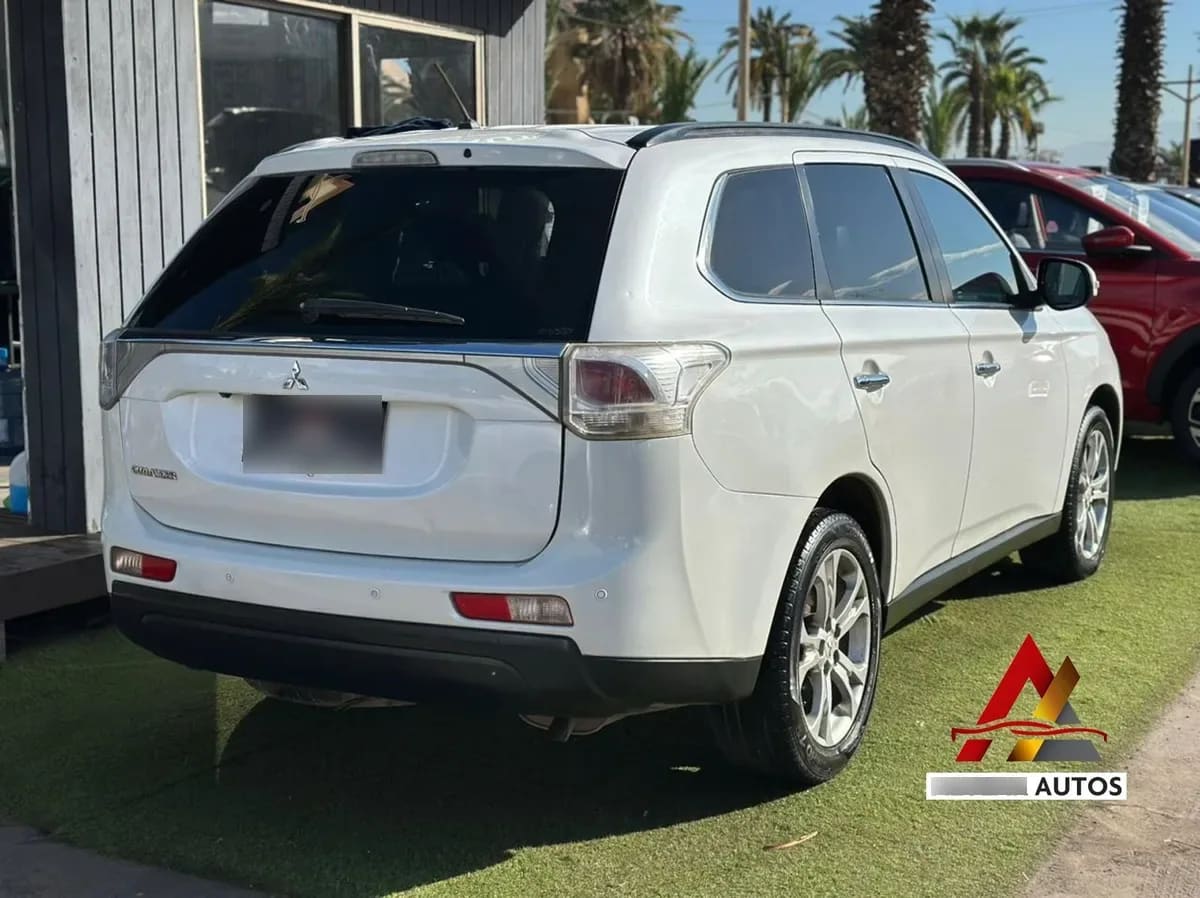 MITSUBISHI OUTLANDER 2.4 Glx At 4x4 año 2014