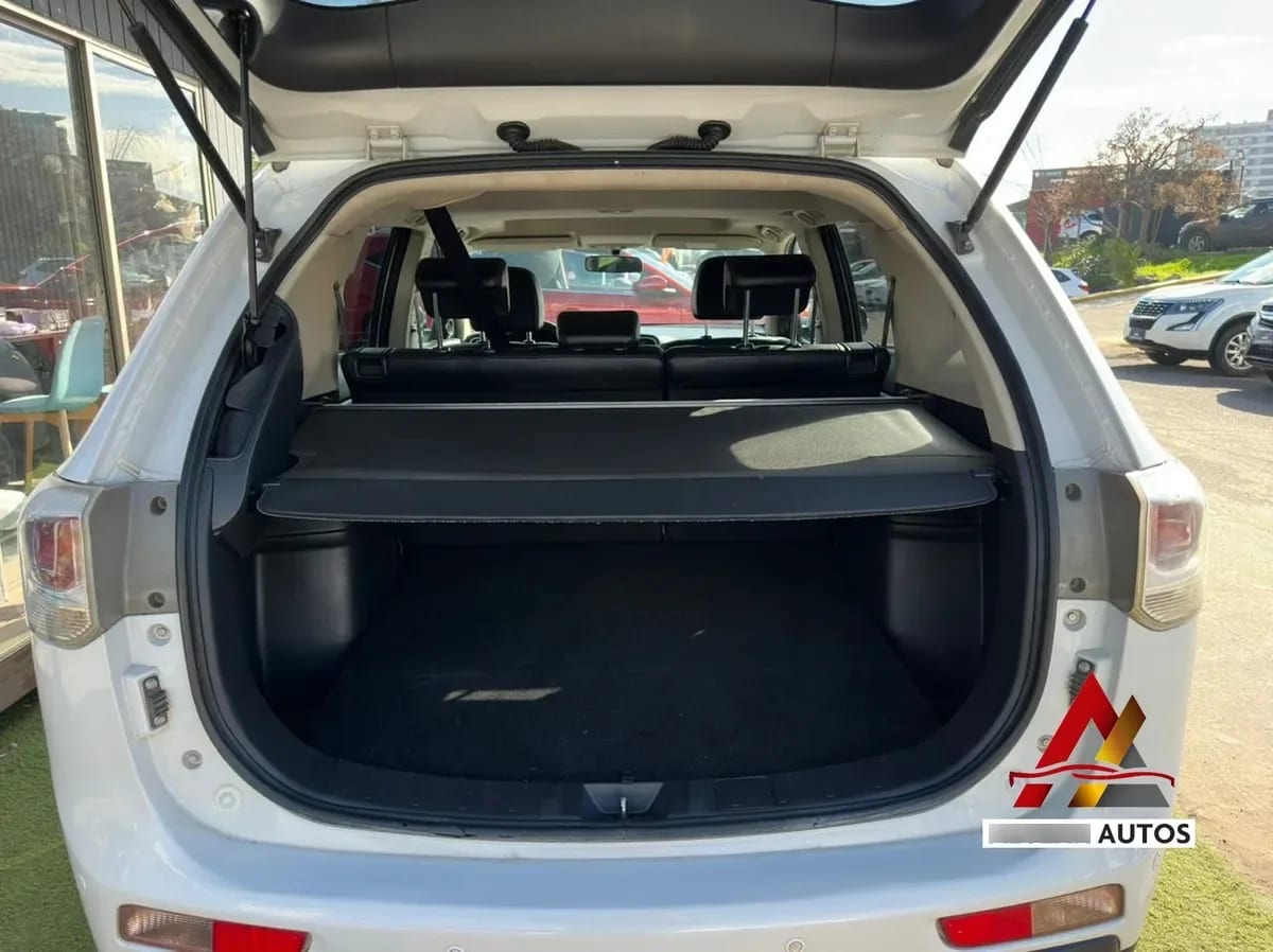 MITSUBISHI OUTLANDER 2.4 Glx At 4x4 año 2014