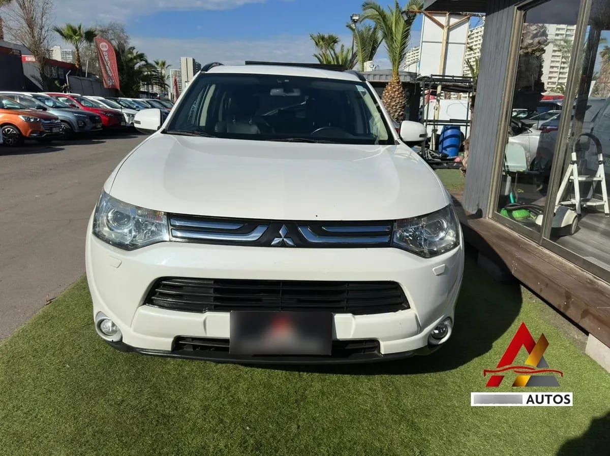 MITSUBISHI OUTLANDER 2.4 Glx At 4x4 año 2014