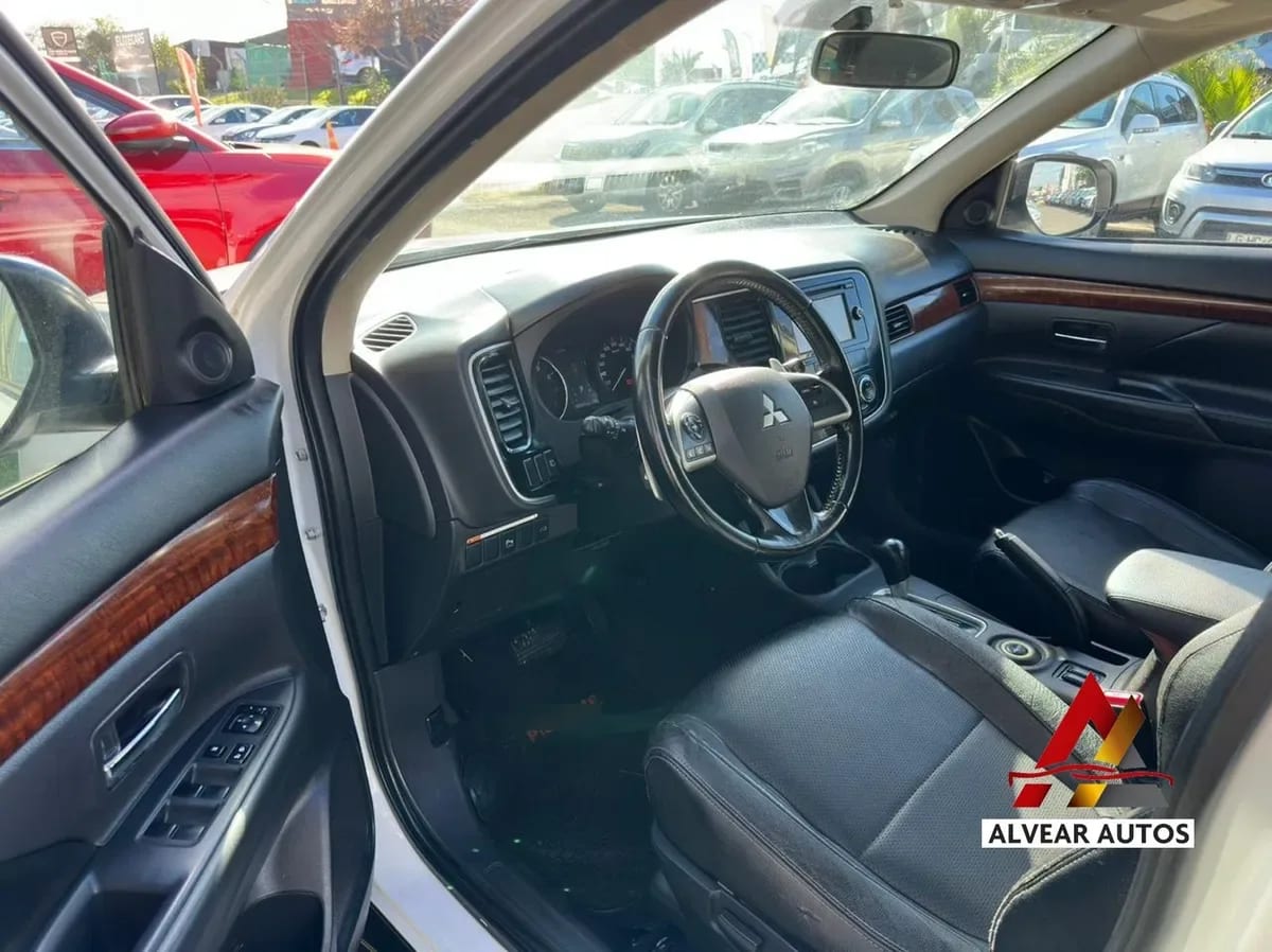 MITSUBISHI OUTLANDER 2.4 Glx At 4x4 año 2014