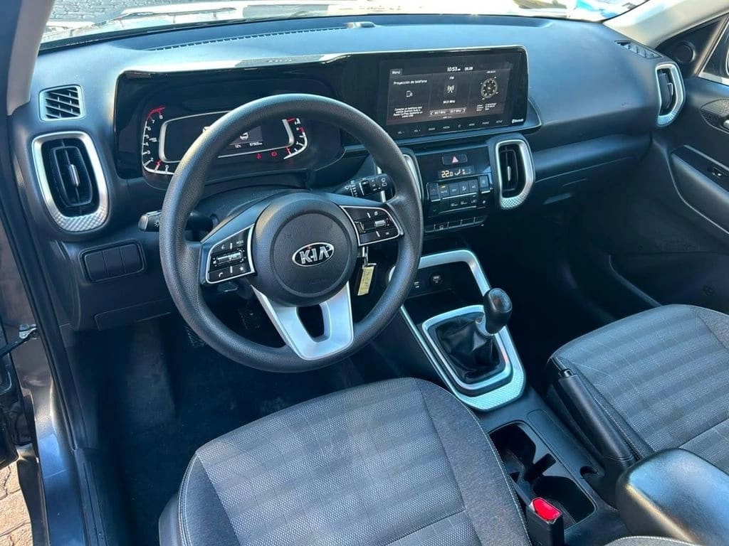 Kia Sonet 1.5 Ex 4x2 6mt 5p año 2022